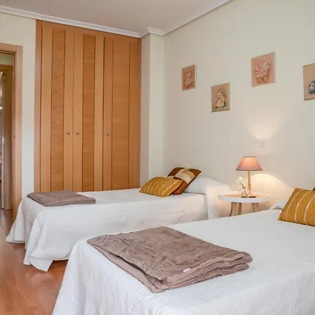 Piso Turistico Perotas Apartment *